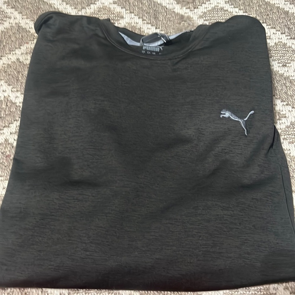 Puma  Men’s Size Small Gray  Moisture Wicking long sleeve shirt